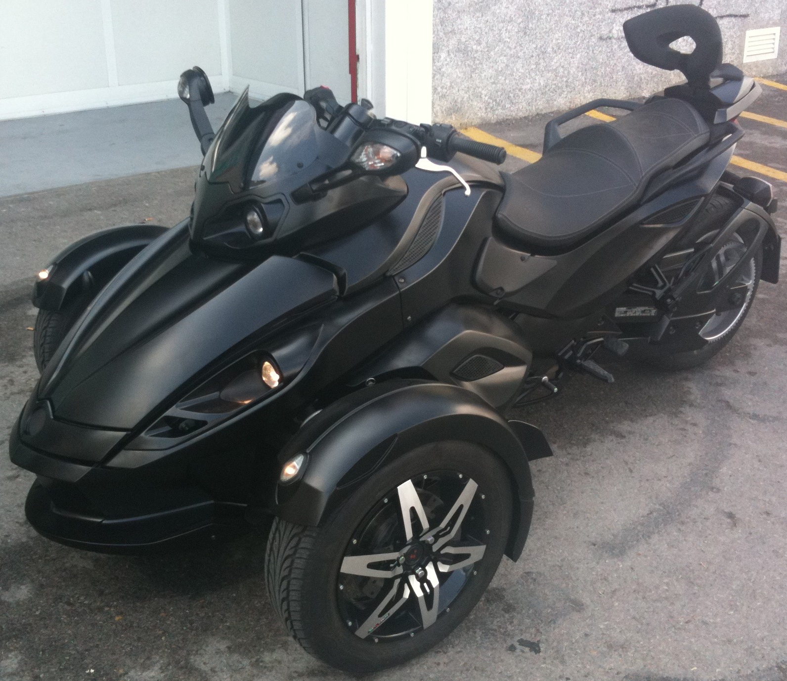 CAN-AM SPYDER GS PHANTOM BLACK LIMITED EDITION SM5