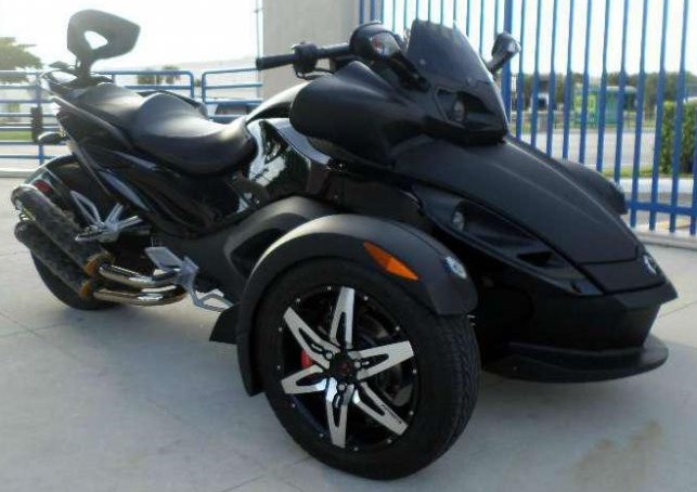 CAN-AM SPYDER GS PHANTOM BLACK LIMITED EDITION SM5
