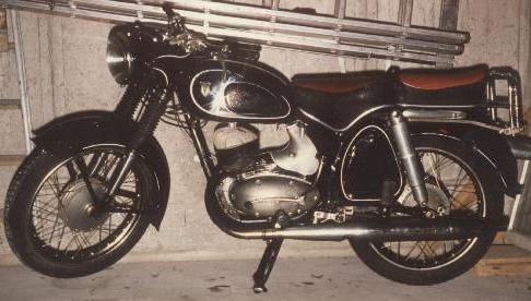 Heeft u een foto die ik mag gebruiken stuur hem dan naar info@motorencyclopedie.nl    Do you have a picture that i may use Please send him to info@motorencyclopedie.nl