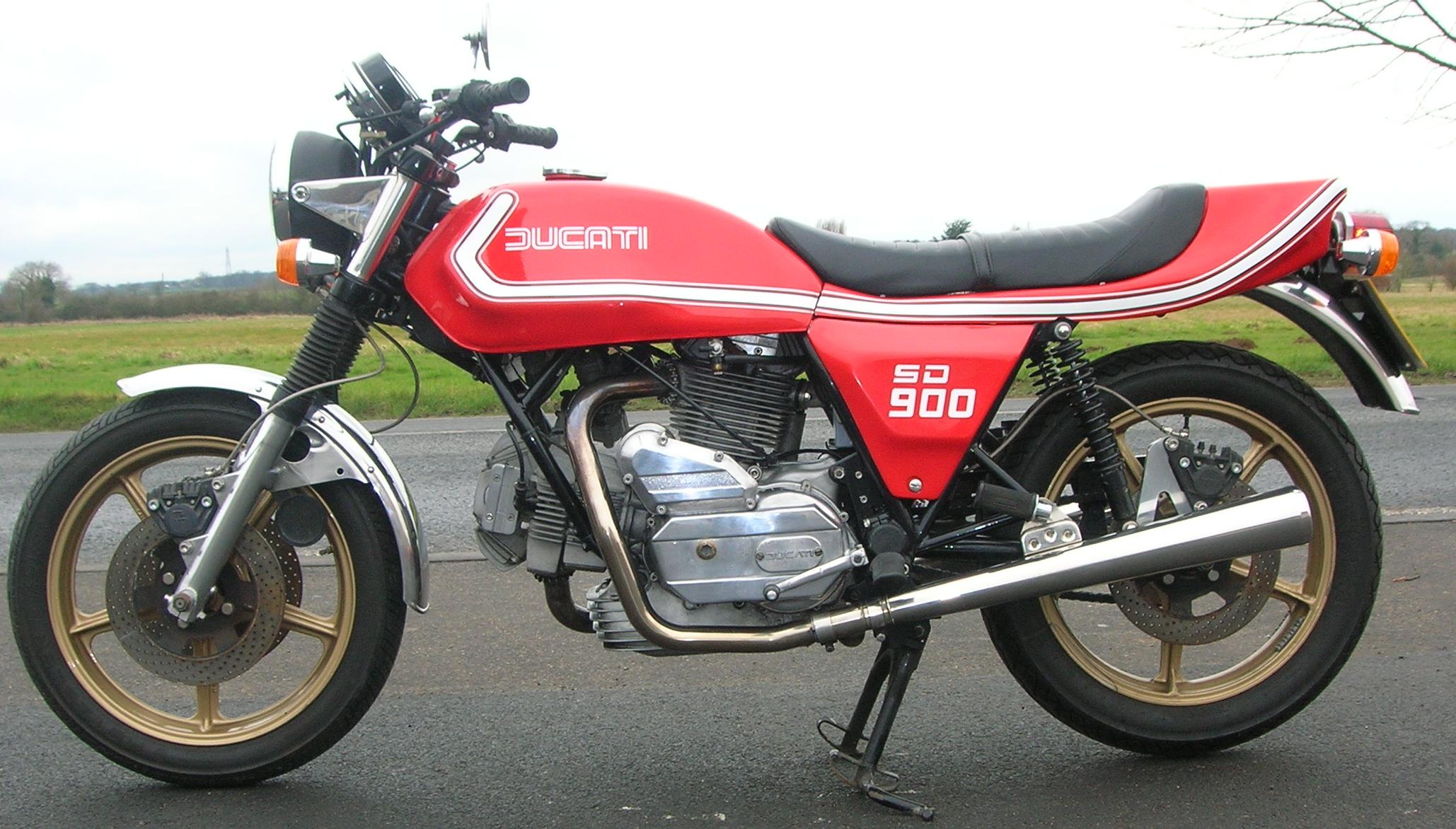 DUCATI 900 SPORT DESMO DARMAH