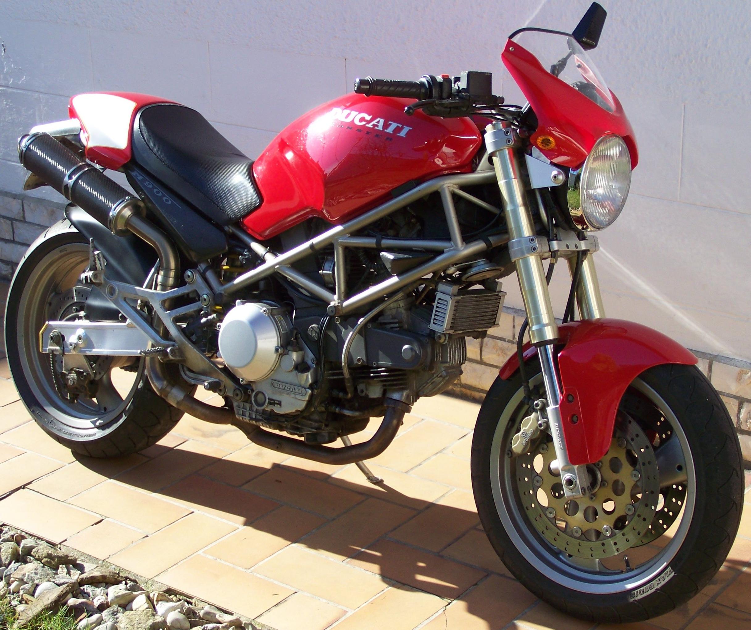 DUCATI MONSTER 900