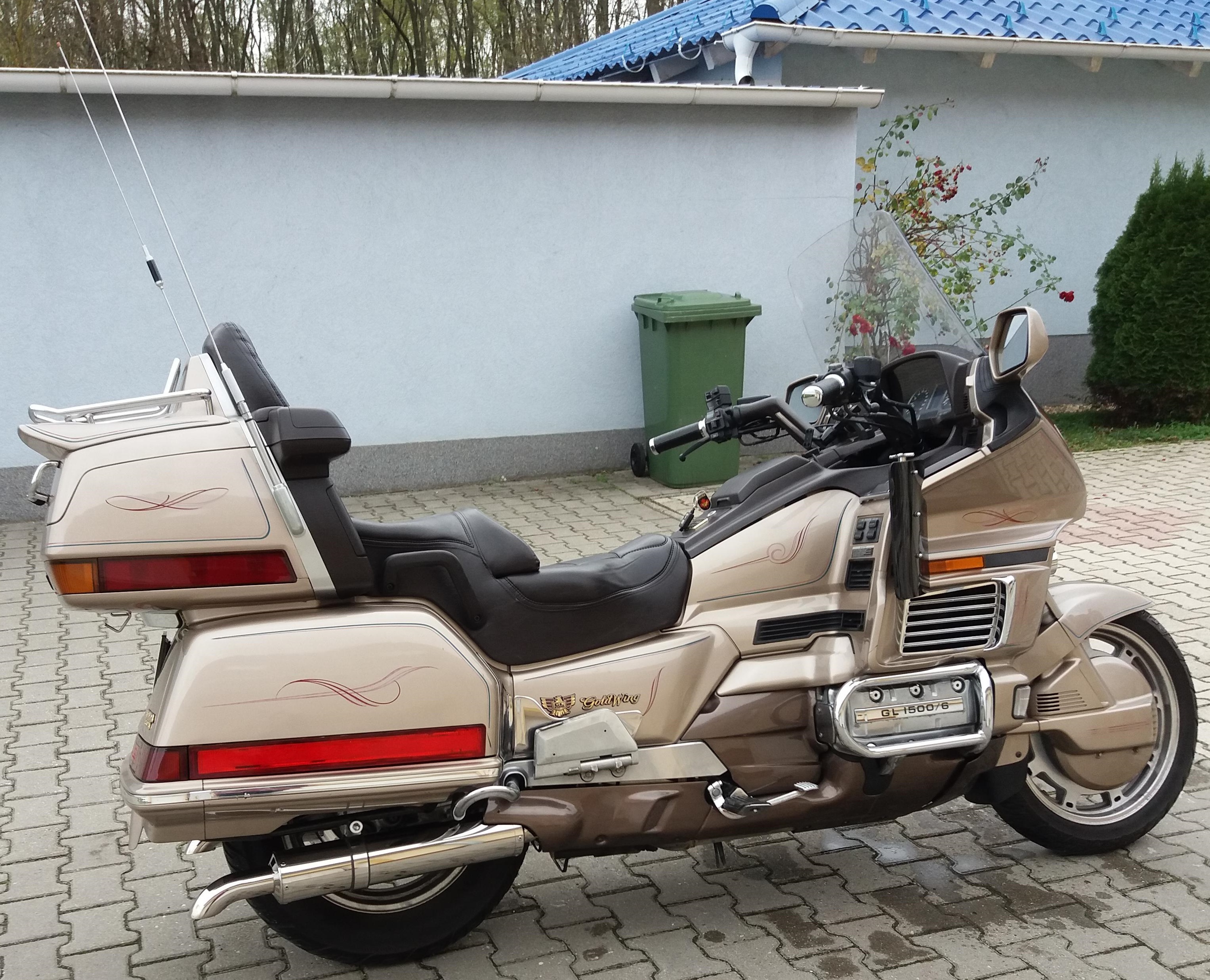 Honda gold 1500. Хонда Голд 1500. Honda Gold Wing 1500. Gl1500. Honda gl 1500 золотой.