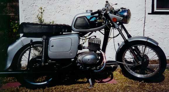 Heeft u een foto die ik mag gebruiken stuur hem dan naar info@motorencyclopedie.nl  Do you have a picture that i may use Please send him to info@motorencyclopedie.nl