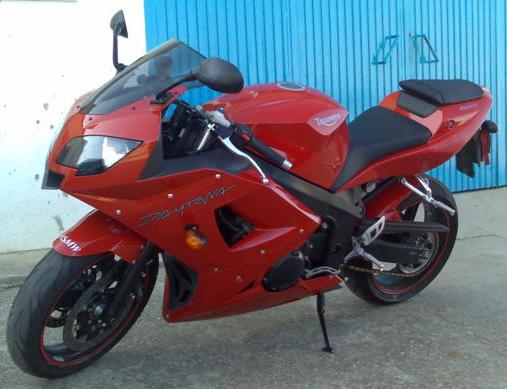 TRIUMPH DAYTONA 600
