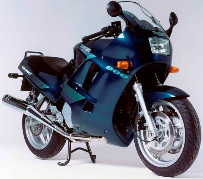 TRIUMPH TROPHY 900