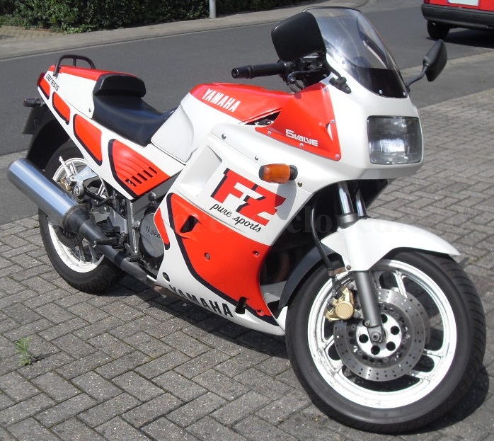 YAMAHA FZ 750