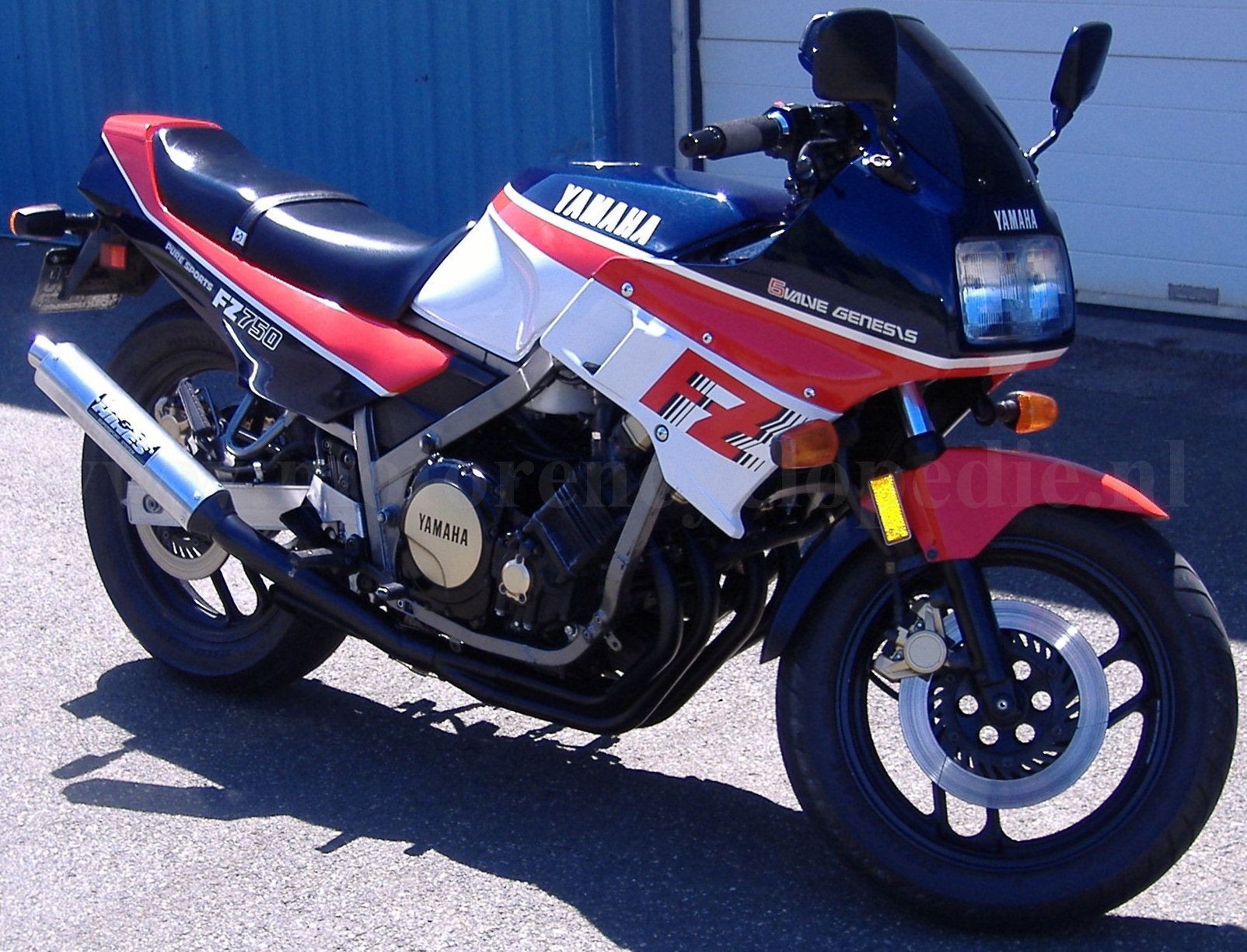 YAMAHA FZ 750