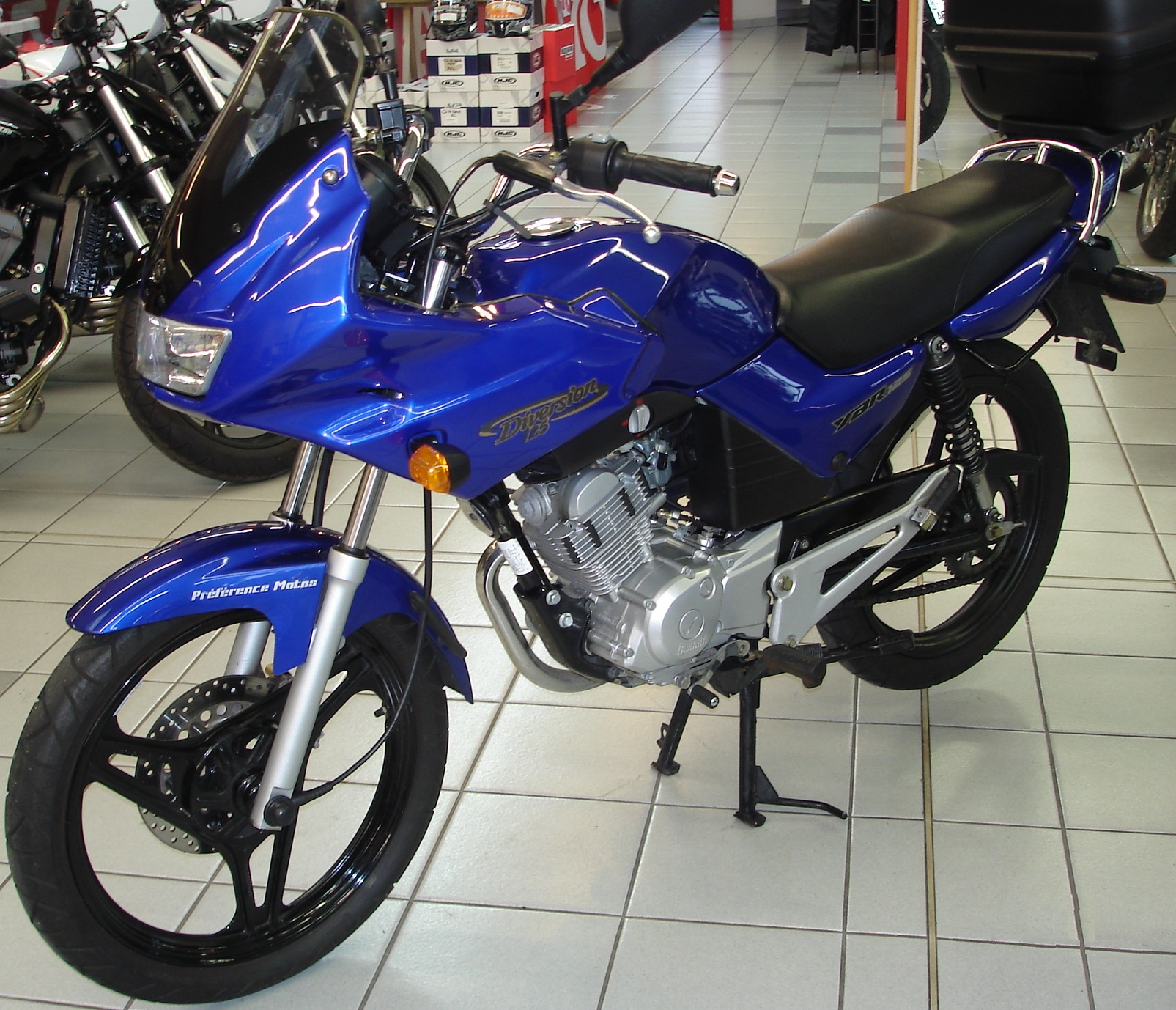 Купить ямаха юбр. Ямаха YBR 125. Yamaha 125 кубов. YBR 125 diversion. Мотоцикл дорожный Yamaha YBR 125.